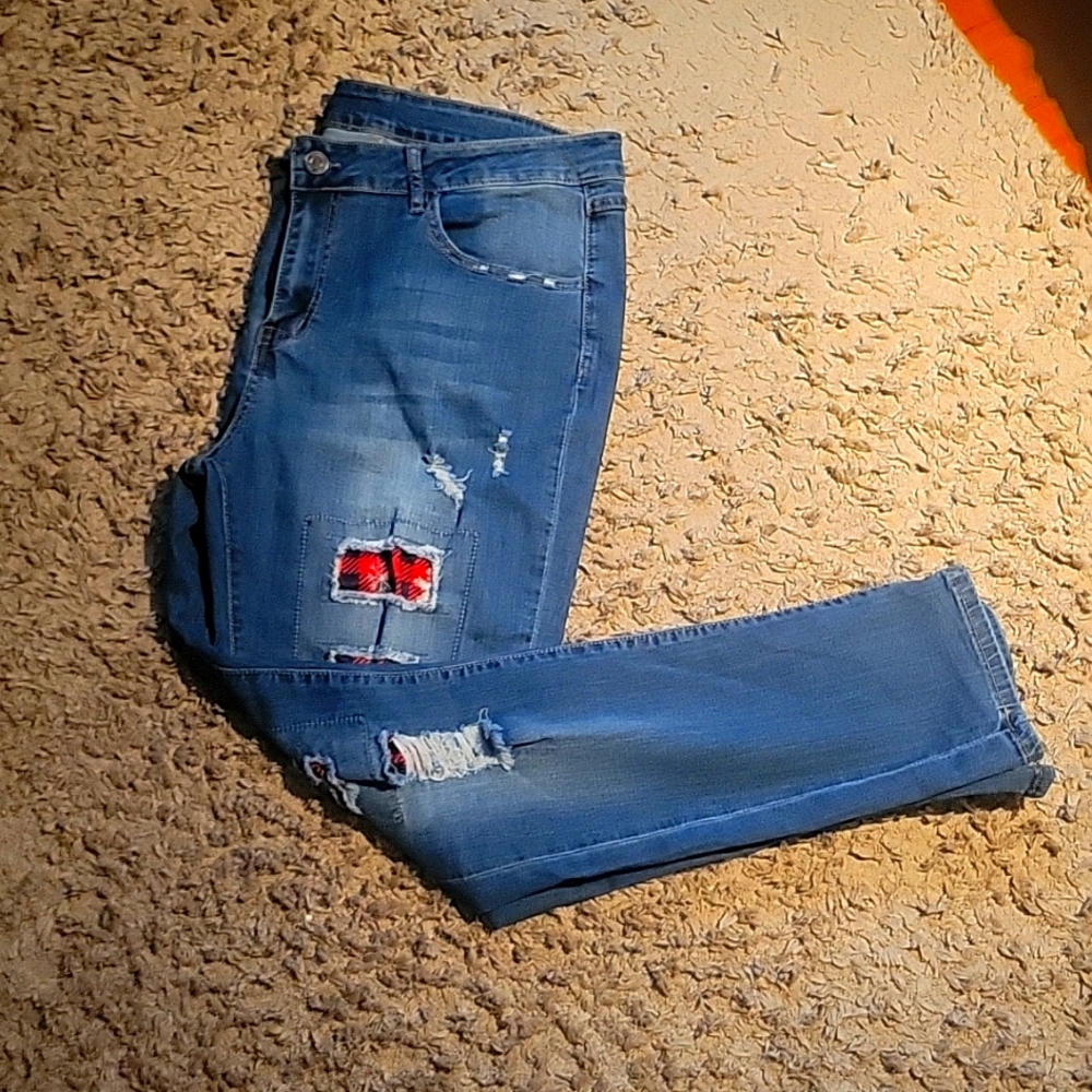 Boyfriend Skinny Distressed Snowflake patch Jeans